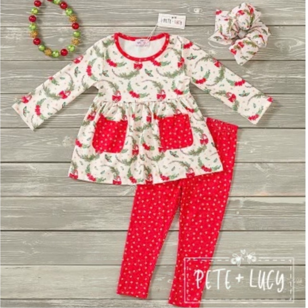 Pete + Lucy Christmas Wreaths Outfit 10/12